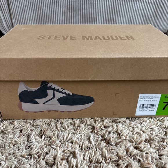 Steve Madden Black and White Sneakers - Picture 11 of 11